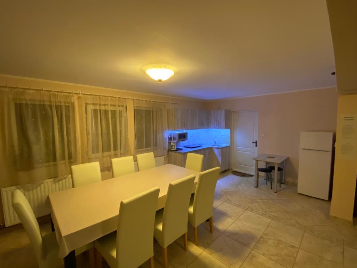 מלון סובאטה Vila Eszter מראה חיצוני תמונה